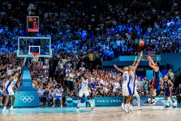 戈贝尔谈库里奥运金牌战表现：亲历这样的传奇时刻是一种荣幸