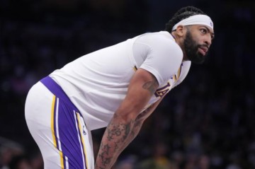 欧冠决赛-浓眉缺阵一周！湖人加紧抢中锋，六大目标挖来谁？